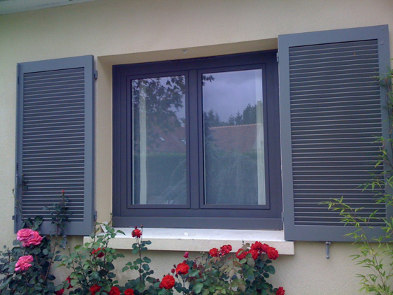 Fenêtre PVC avec plaxage gris anthracite