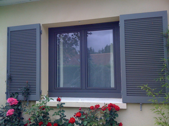 Fenêtre PVC gris anthracite