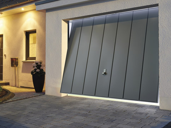 Pour une maison neuve, la porte de garage basculante est aussi une bonne solution par rapport à la porte sectionnelle