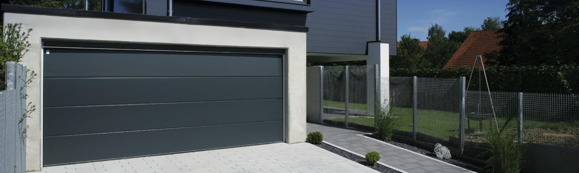 Porte de garage gris anthracite, une couleur moderne